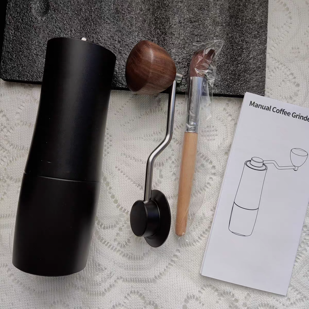 Moulin à café manuel de réglage réglable de cône d'acier inoxydable de commande numérique par ordinateur de la capacité noire 25g