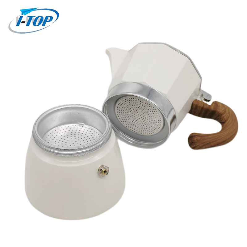 cafetière sur la cuisinière