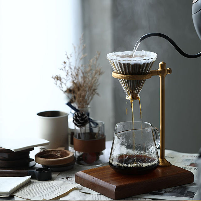 Porte-gobelet inversé en alliage d'aluminium bronze rétro élégant avec base en bois tapis antidérapant porte-gobelet à filtre à café