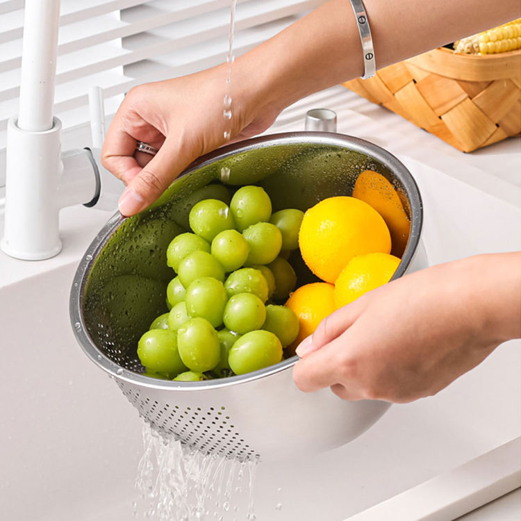 Amazon vente chaude bol de lavage de riz en acier inoxydable passoire et passoire de cuisine avec égouttoirs latéraux
