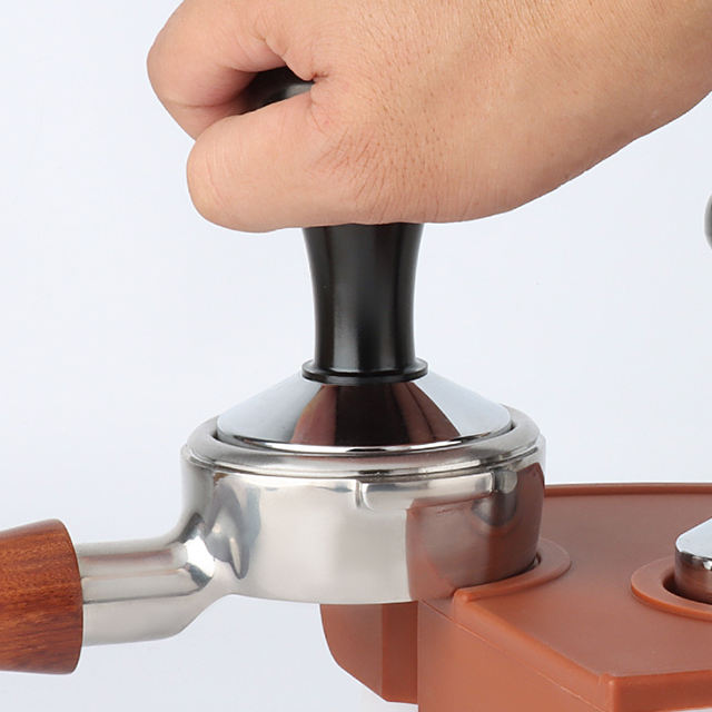 Presse à café en poudre pour expresso calibrée en acier inoxydable 304 58 mm avec base plate