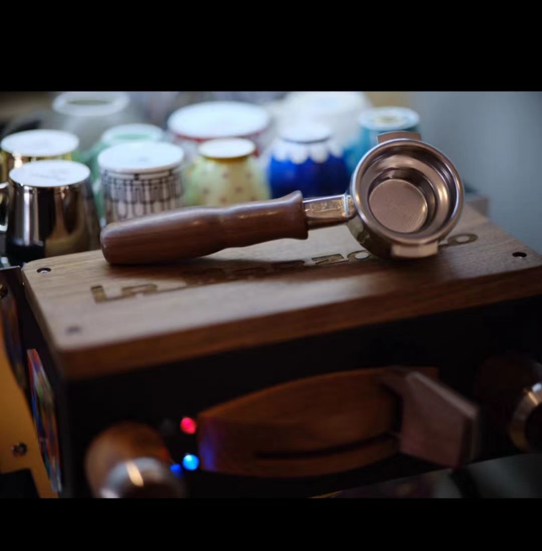 Porte-filtre sans fond 54 mm avec manche en bois naturel Porte-filtre nu en acier inoxydable 304 pour Barista