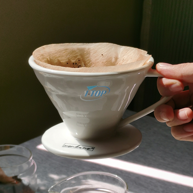 Filtre à café en porcelaine v60 en relief multicolore personnalisé en céramique versez sur le goutteur de café
