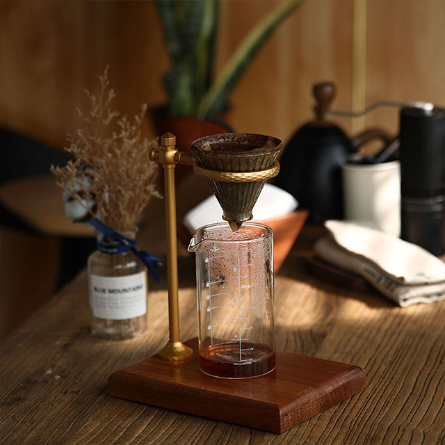 Porte-gobelet inversé en alliage d'aluminium bronze rétro élégant avec base en bois tapis antidérapant porte-gobelet à filtre à café