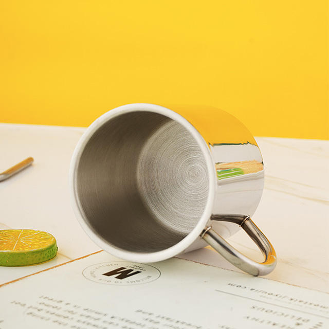 Tasse de mousqueton portable de voyage de camping en plein air avec poignée, tasse de mousqueton en métal de tasse de café de double paroi d'acier inoxydable